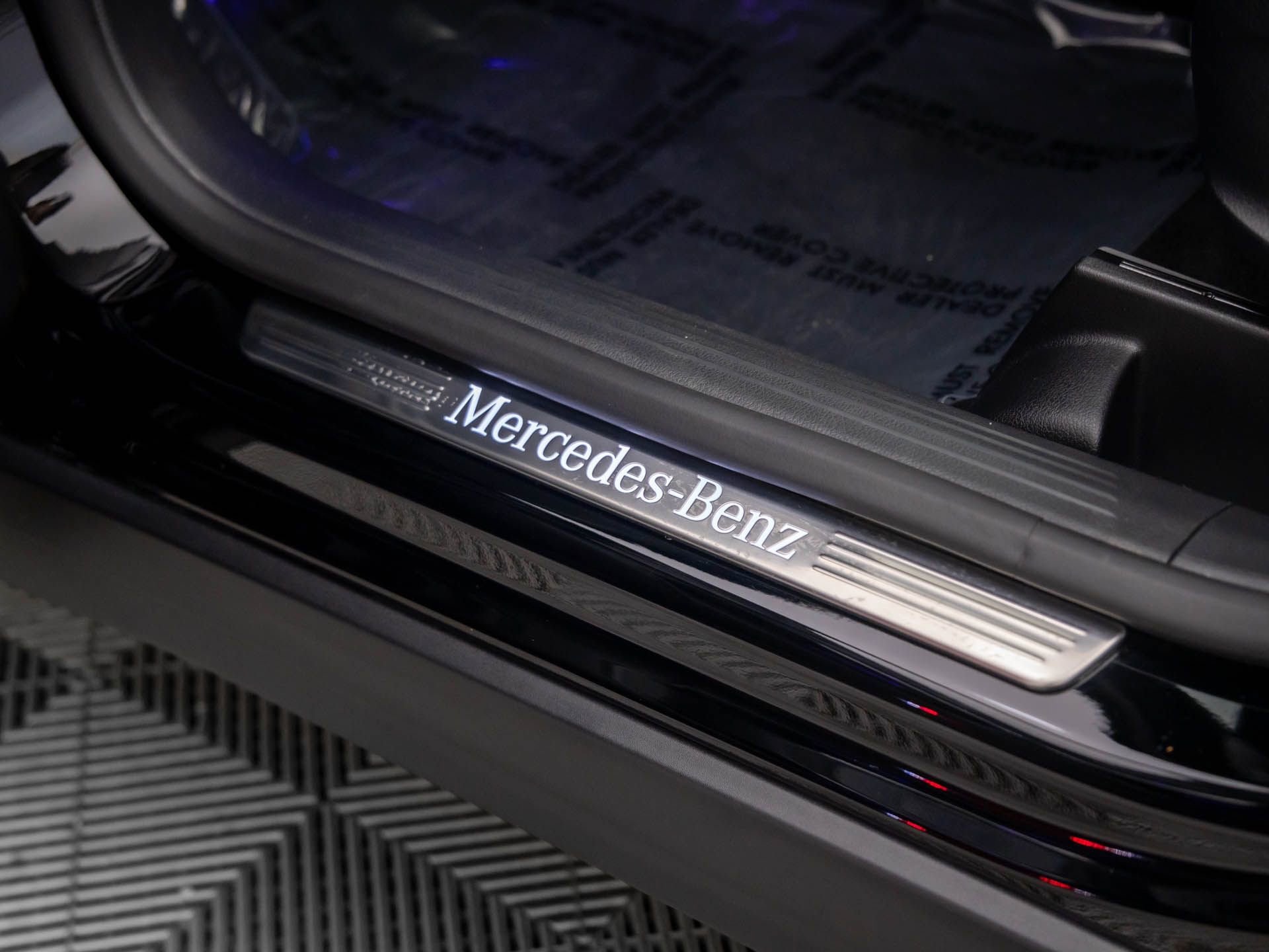 Certified 2024 Mercedes-Benz GLB 250 4MATIC w/ Exclusive Package image 17