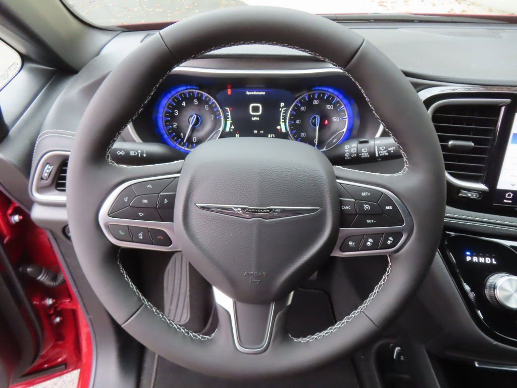 New 2026 Chrysler Pacifica Select image 4