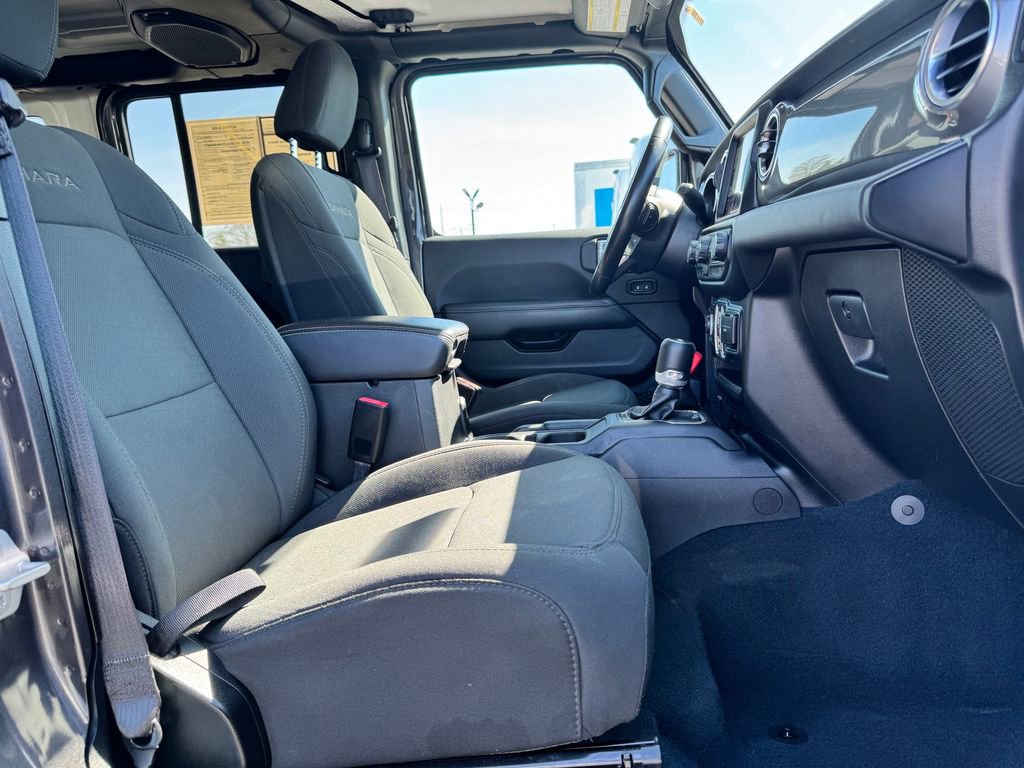 Used 2022 Jeep Wrangler Unlimited Sahara AWD/4WD image 10