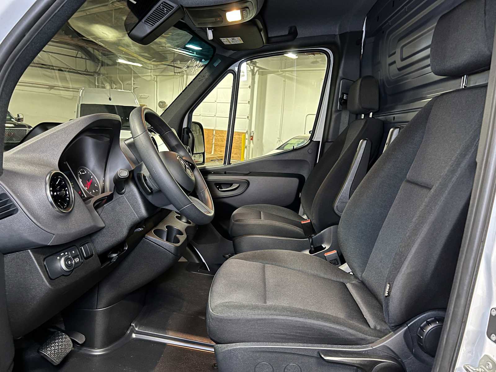 Used 2025 Mercedes-Benz Sprinter 2500 image 18