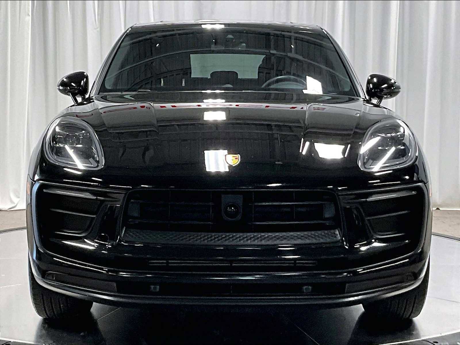 Used 2024 Porsche Macan AWD/4WD image 12
