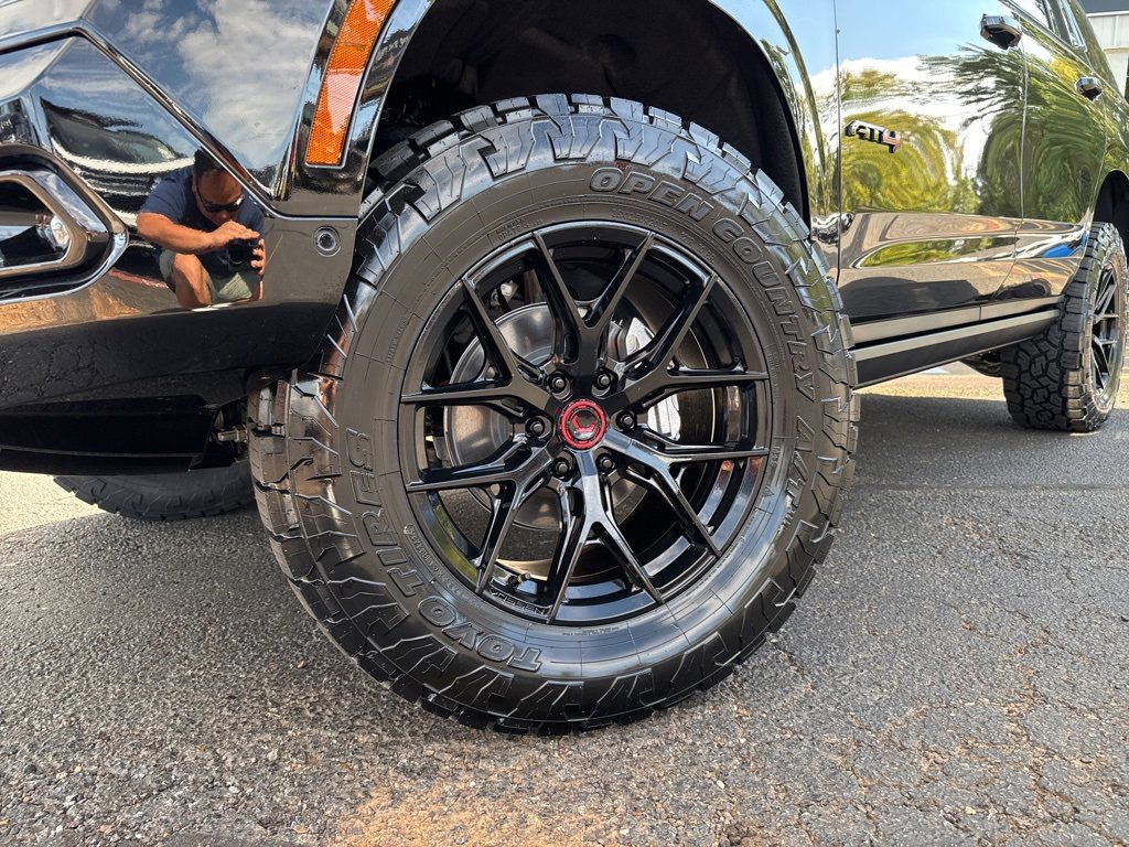 Used 2025 GMC Yukon AT4 w/ AT4 Premium Package image 2