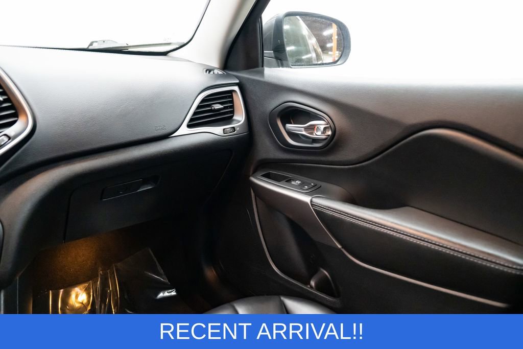 Used 2019 Jeep Cherokee Latitude Plus w/ Cold Weather Group image 10