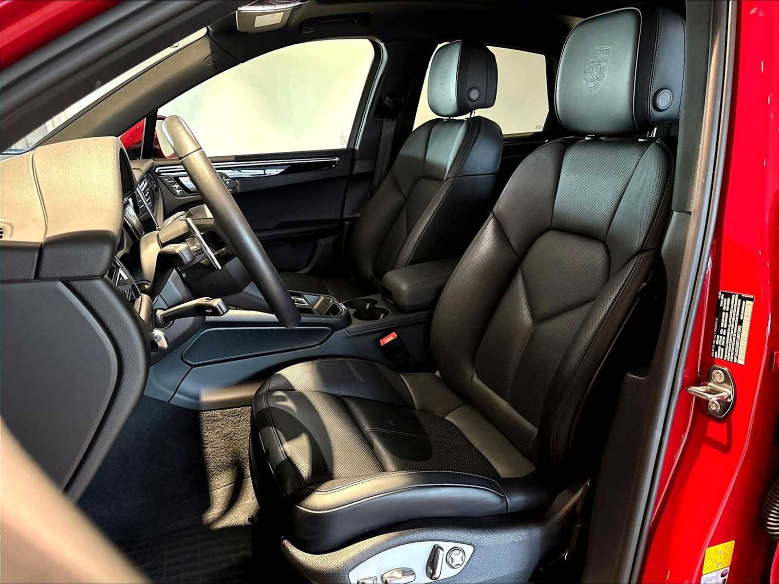 Used 2026 Porsche Macan AWD/4WD image 7
