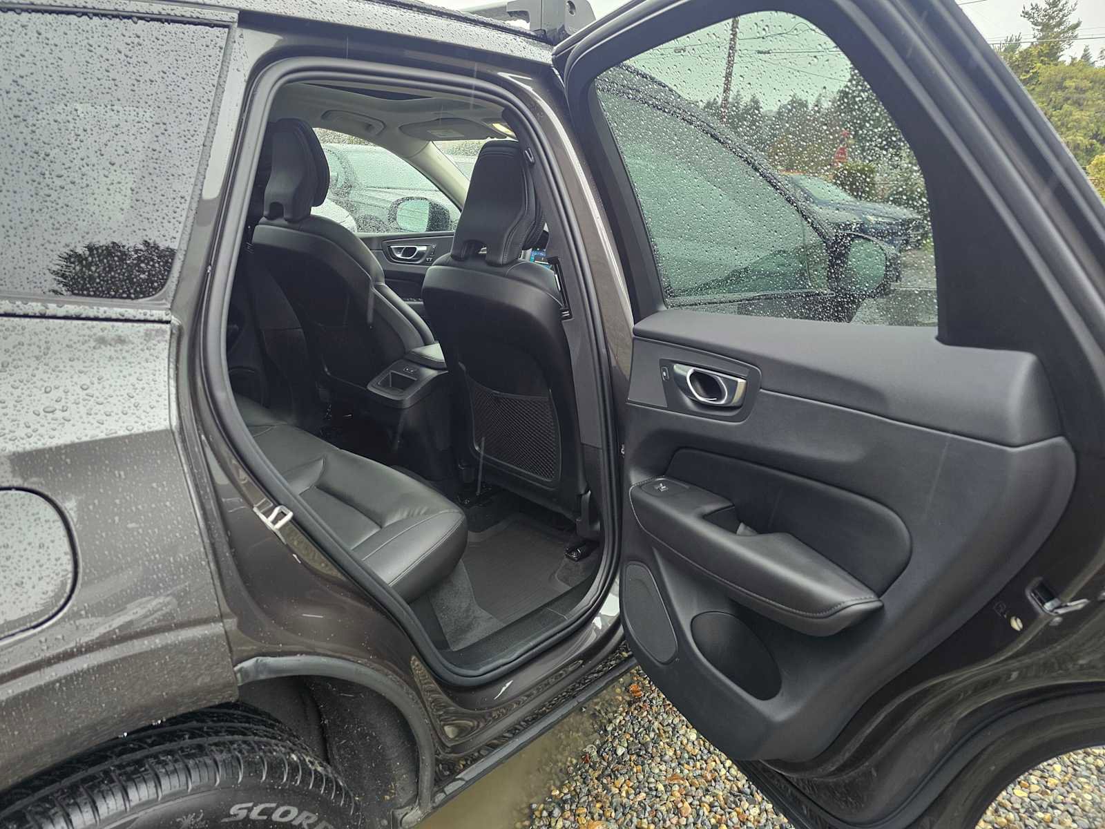 Certified 2025 Volvo XC60 B5 Core w/ Protection Package Premier image 13