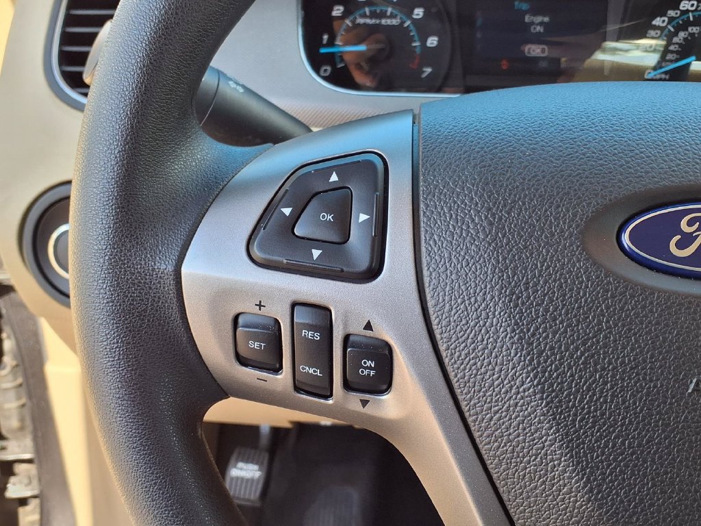Used 2017 Ford Taurus SE FWD image 31
