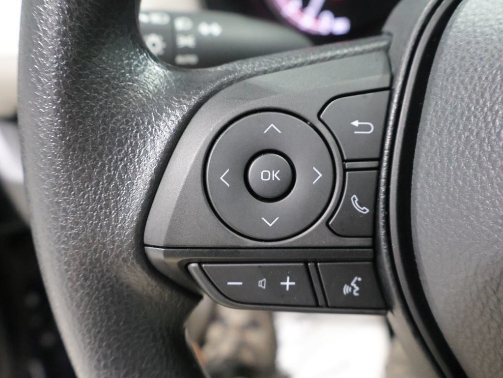 Used 2025 Toyota RAV4 XLE AWD/4WD image 33