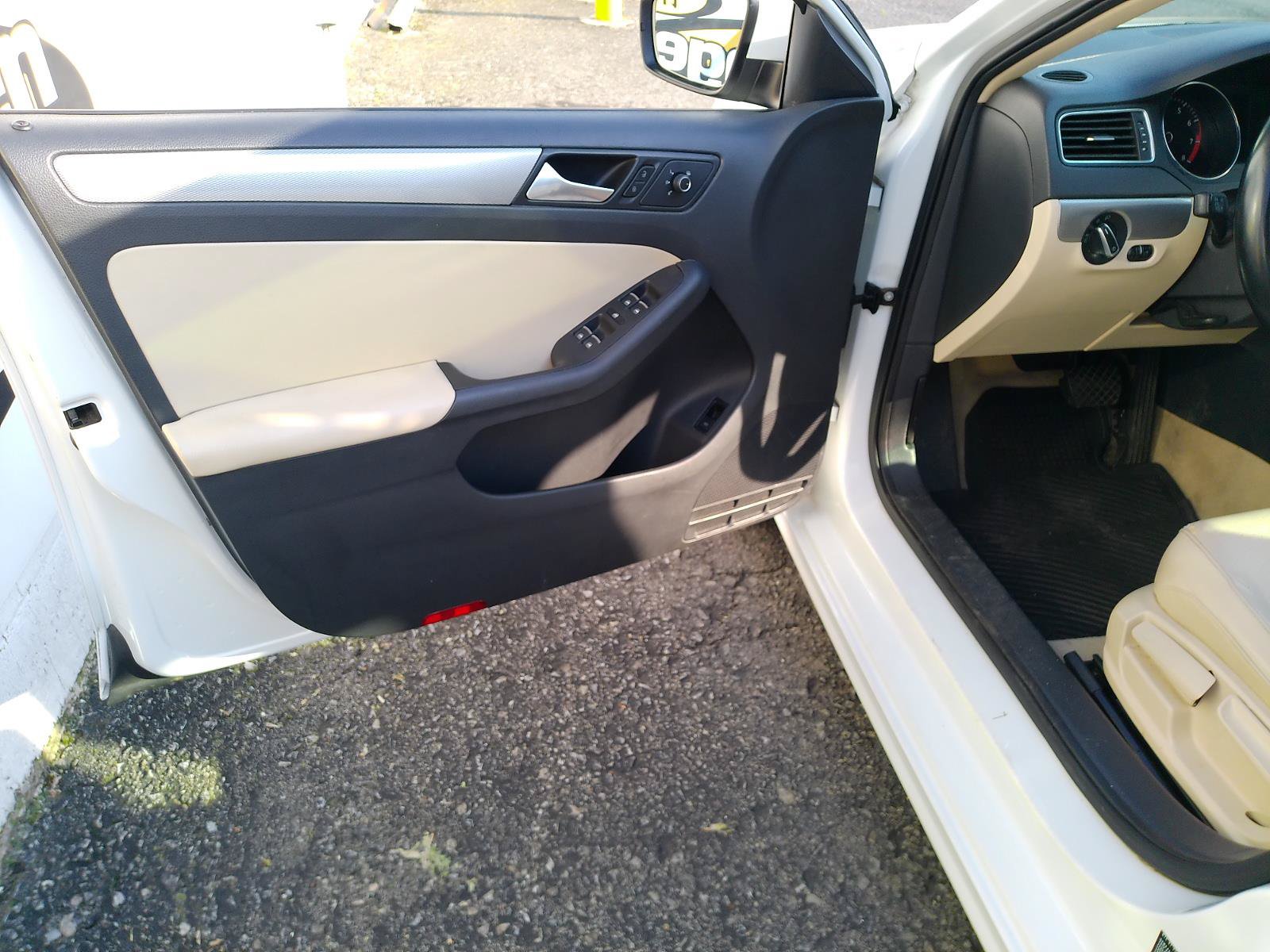 Used 2015 Volkswagen Jetta SE FWD image 25