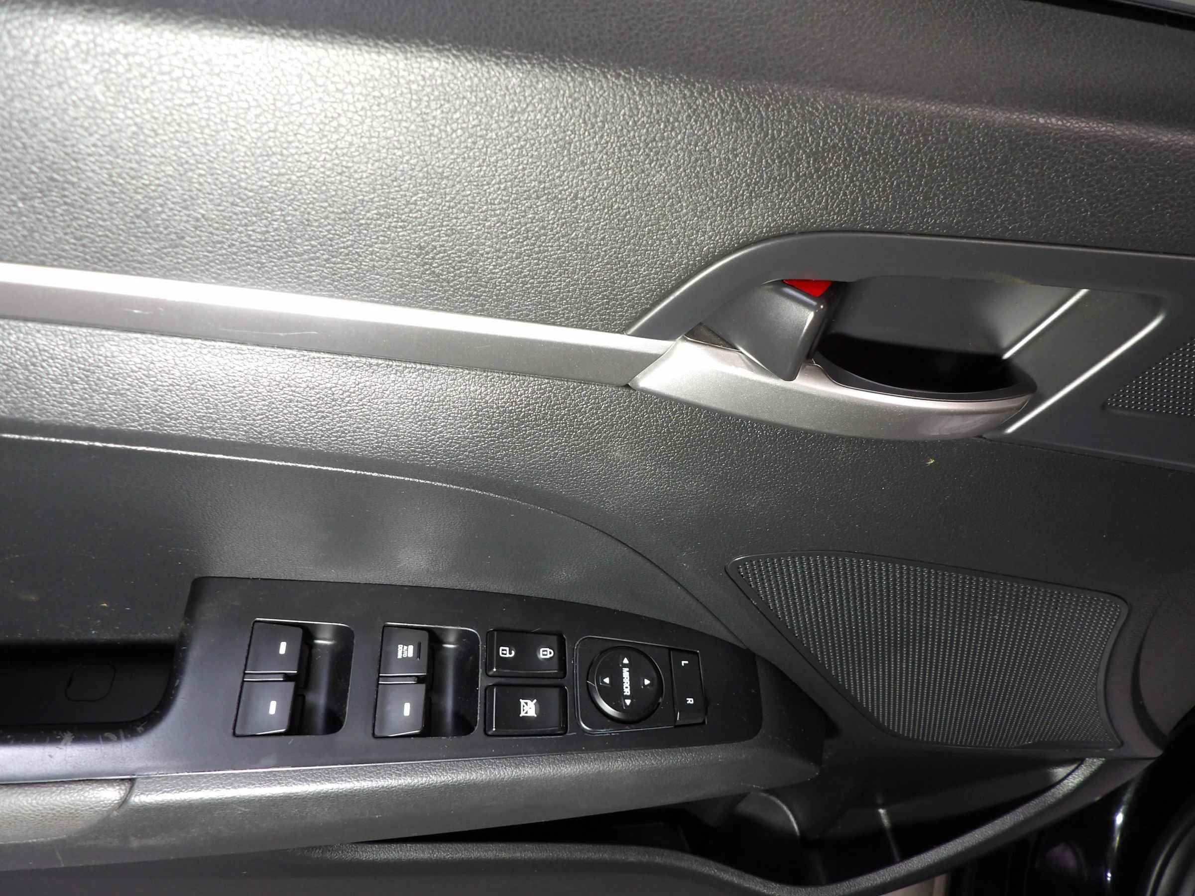 Used 2020 Hyundai Elantra SE w/ Cargo Package (C1) FWD image 8