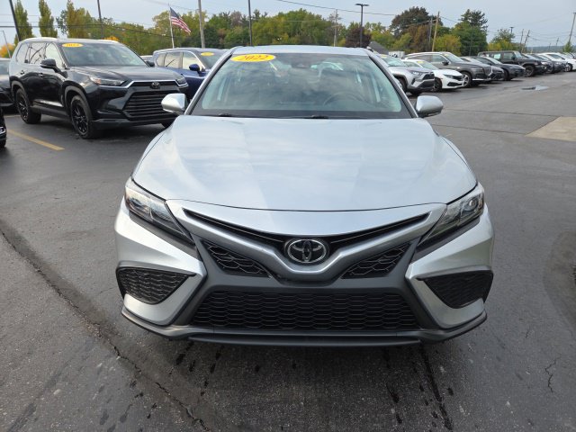 Used 2022 Toyota Camry SE FWD image 2