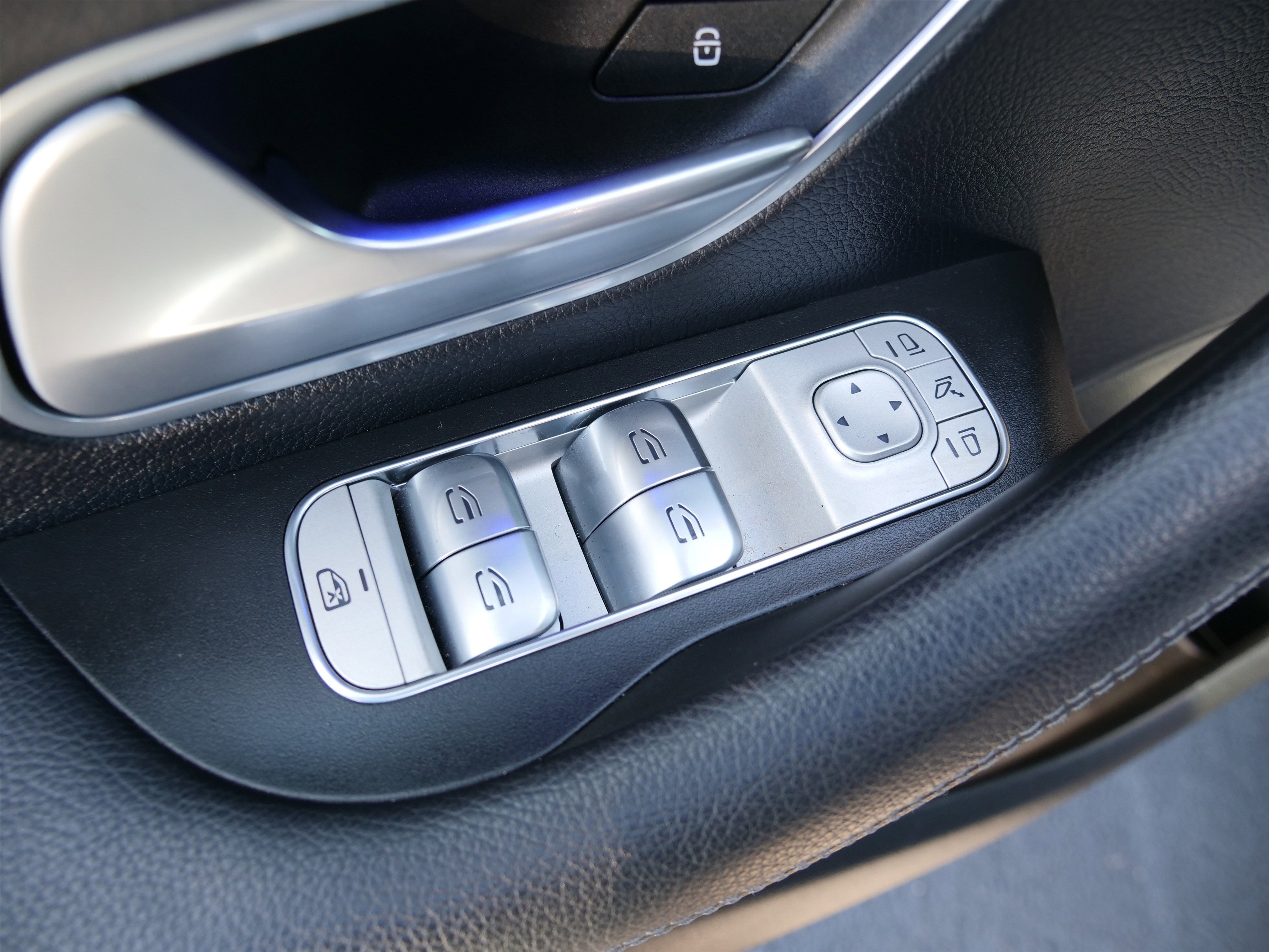 Used 2024 Mercedes-Benz GLE 350 4MATIC image 17