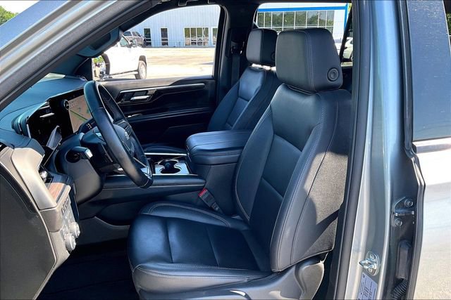 Used 2025 Chevrolet Suburban Z71 AWD/4WD image 21