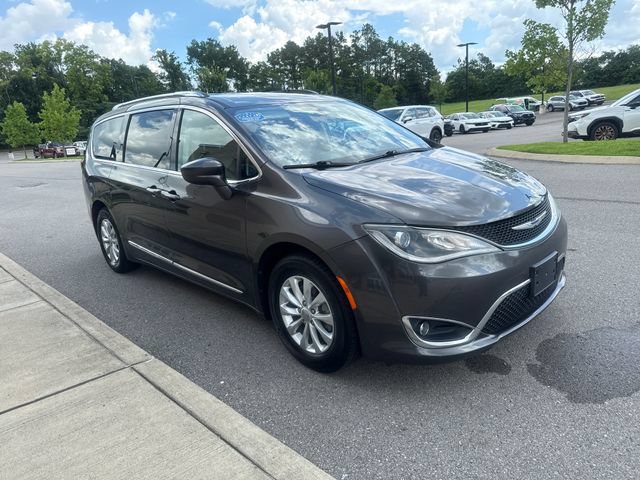 Used 2019 Chrysler Pacifica Touring-L FWD image 6