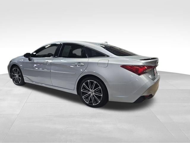 Used 2019 Toyota Avalon Touring w/ Advanced Safety Package image 3