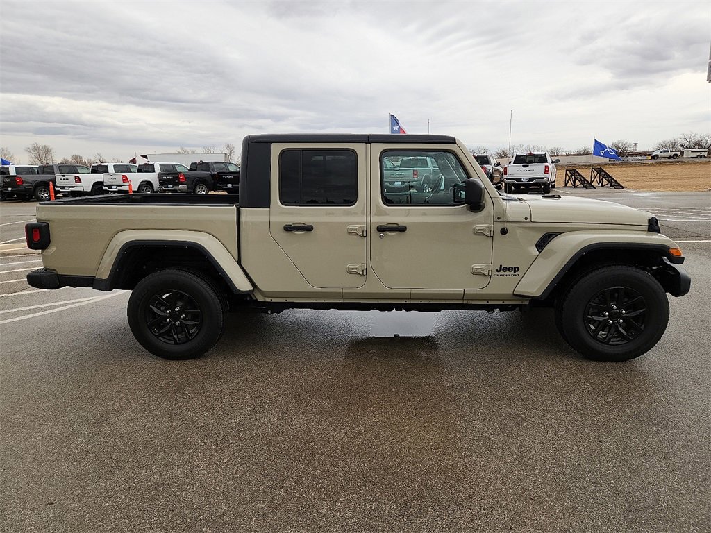Used 2022 Jeep Gladiator Sport image 5