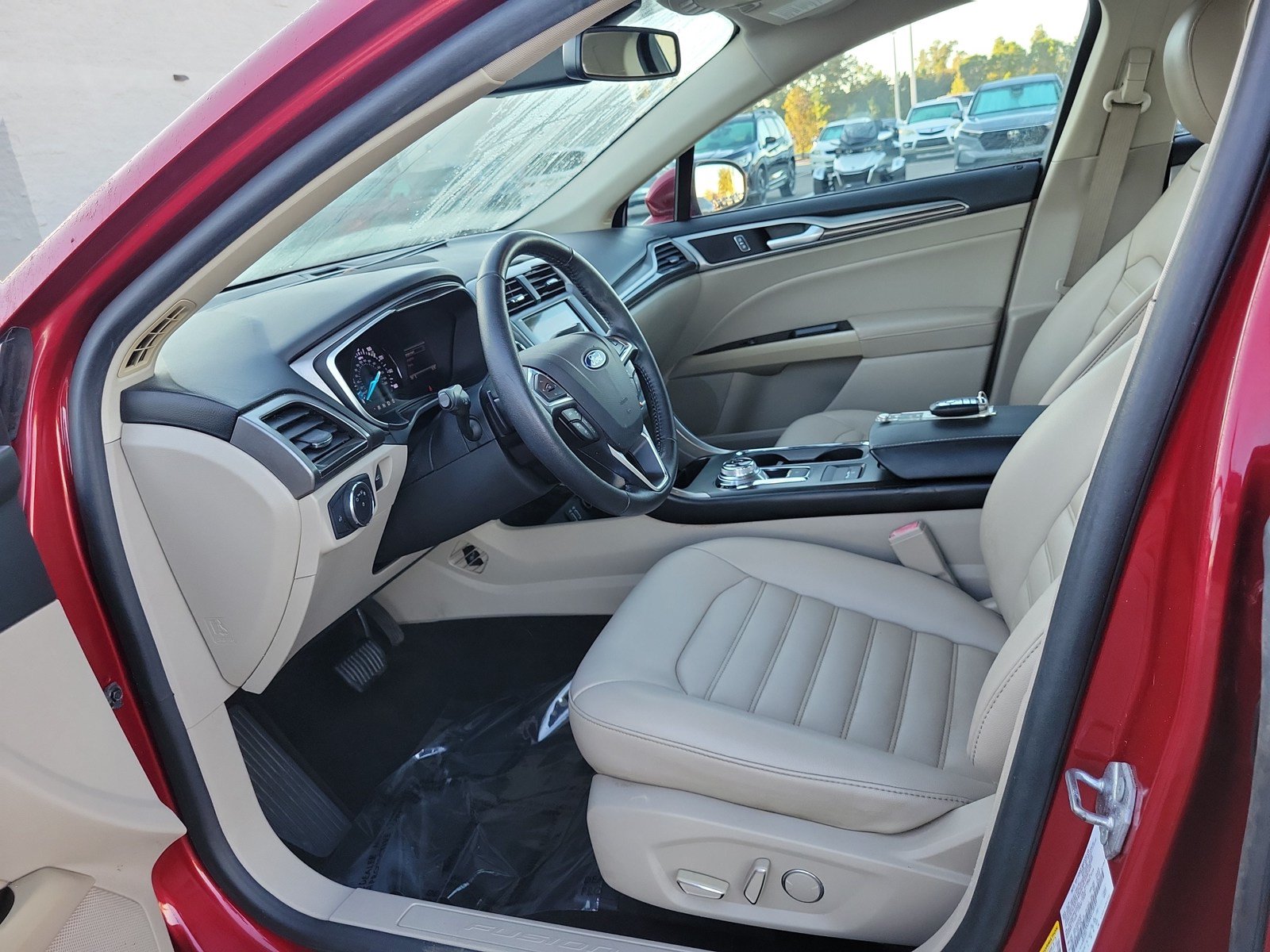 Used 2019 Ford Fusion SEL FWD image 15