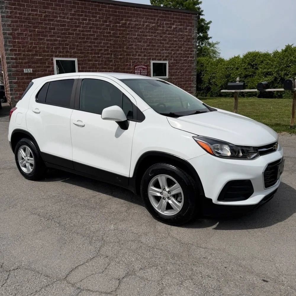 Used 2021 Chevrolet Trax LS w/ Tint and Cruise Package FWD image 13