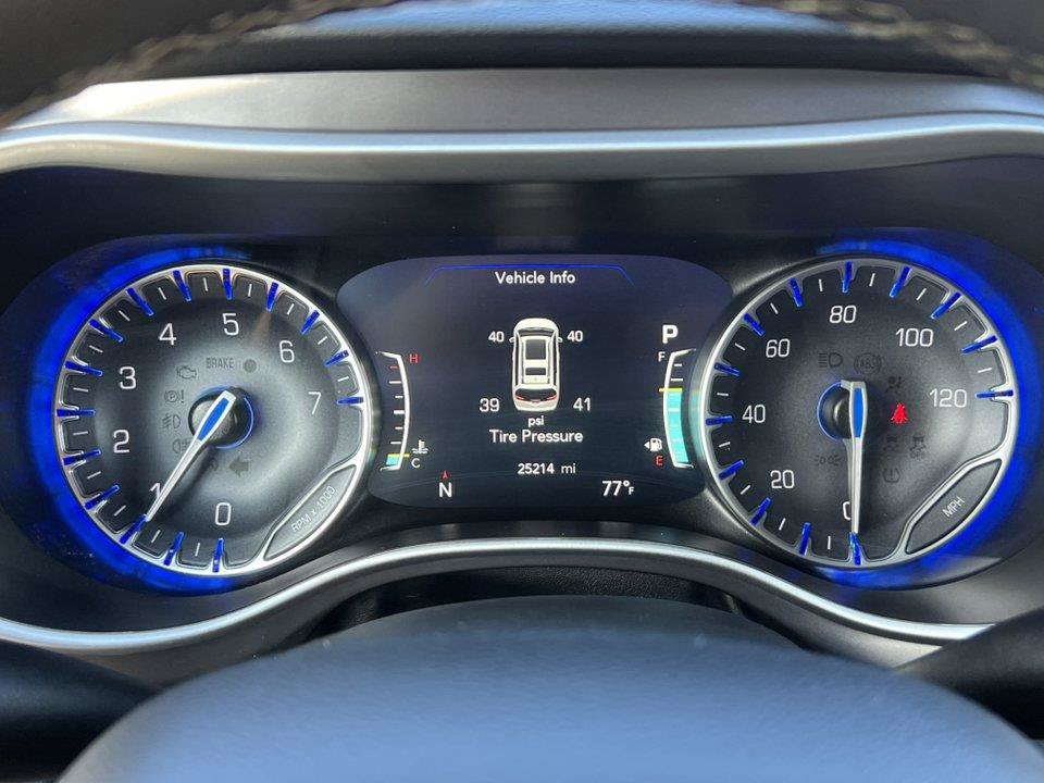 Used 2026 Chrysler Pacifica Select FWD image 19