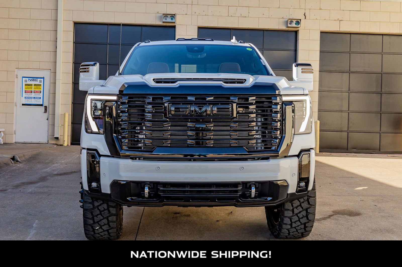 Used 2026 GMC Sierra 3500 Denali Ultimate w/ LPO, Black Badging Package image 4