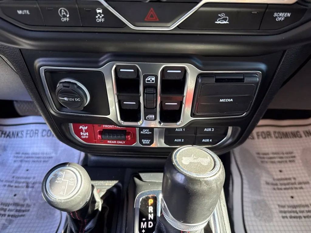 Used 2022 Jeep Wrangler Unlimited Rubicon w/ LED Lighting Group AWD/4WD image 25