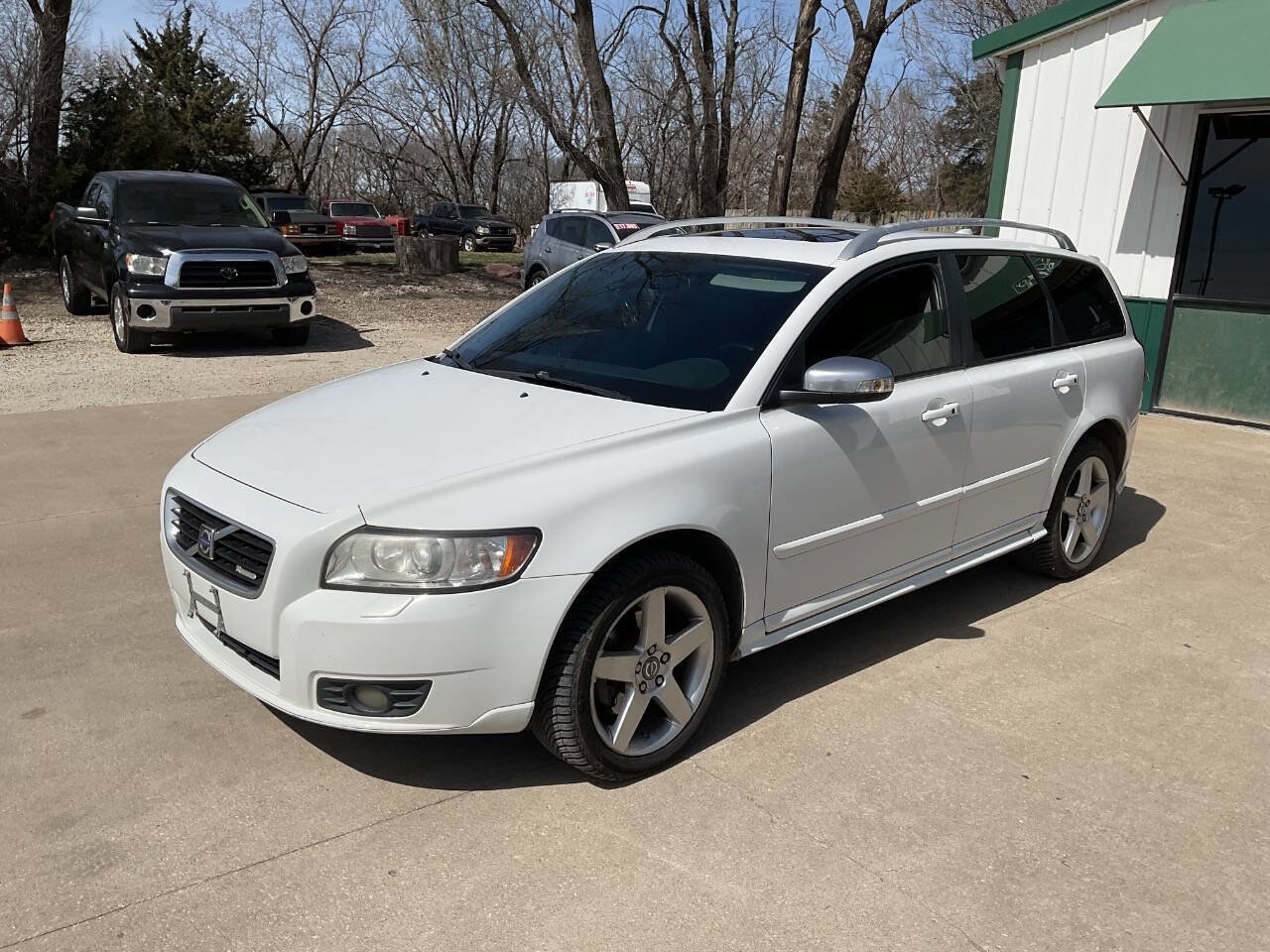 Used 2010 Volvo V50 T5 R-Design image 5