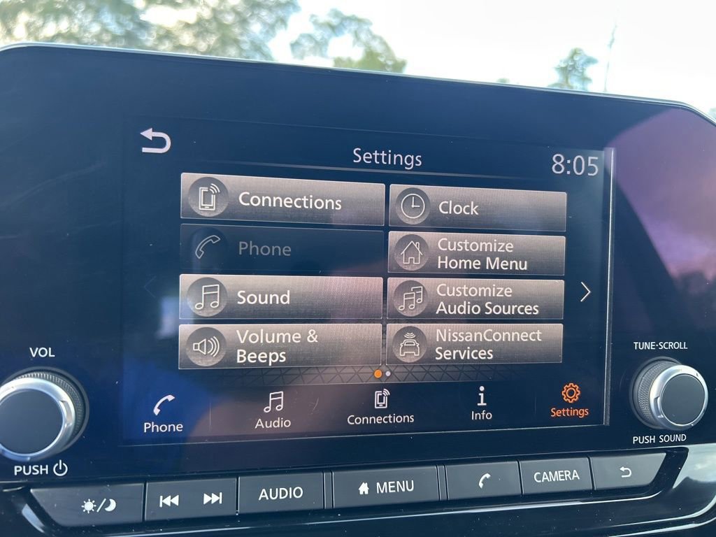 Used 2025 Nissan Pathfinder SV image 12