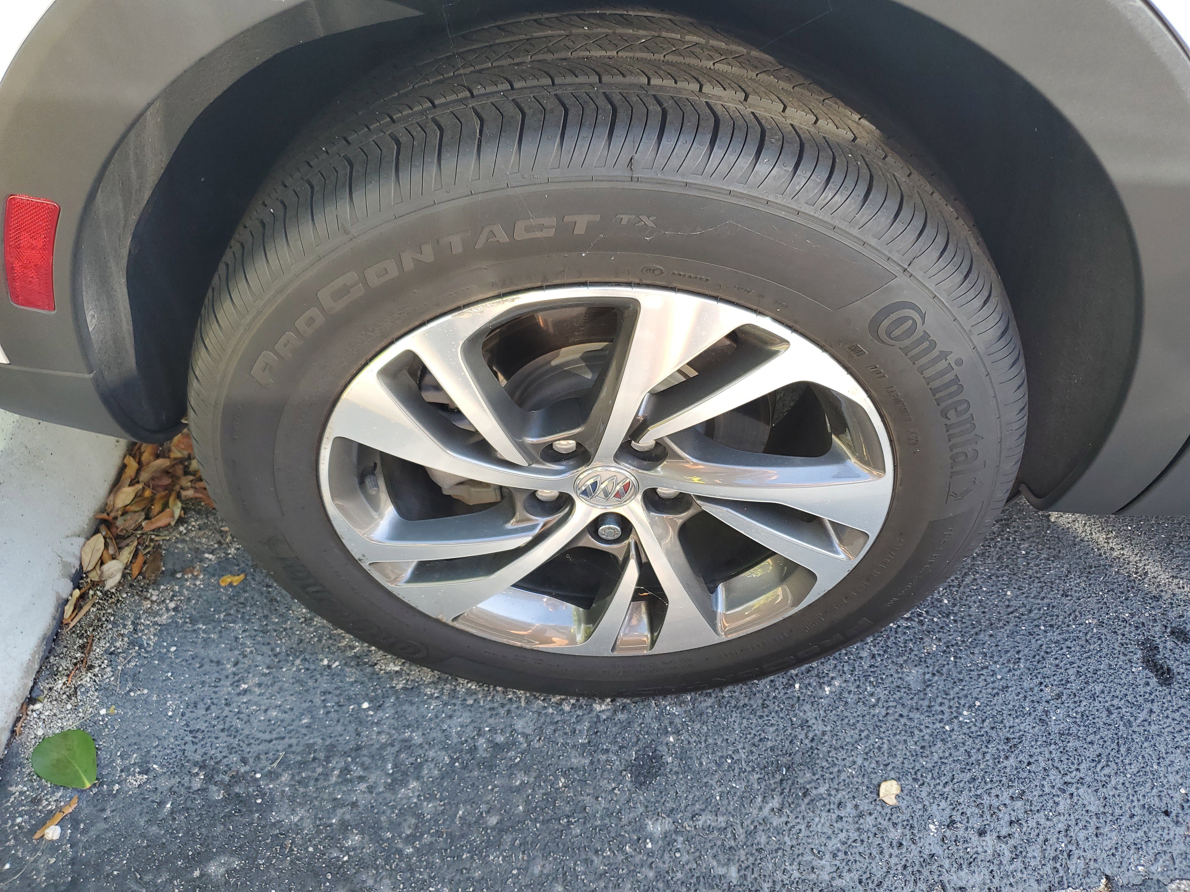 Used 2022 Buick Envision Essence w/ Safety Package image 6