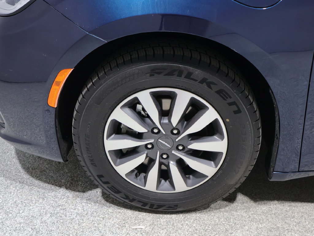Used 2021 Chrysler Pacifica Touring-L FWD image 16