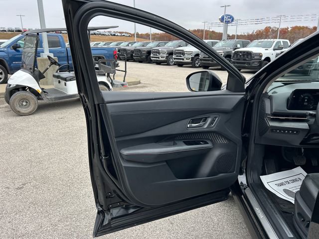 Used 2023 Nissan Ariya AWD image 37