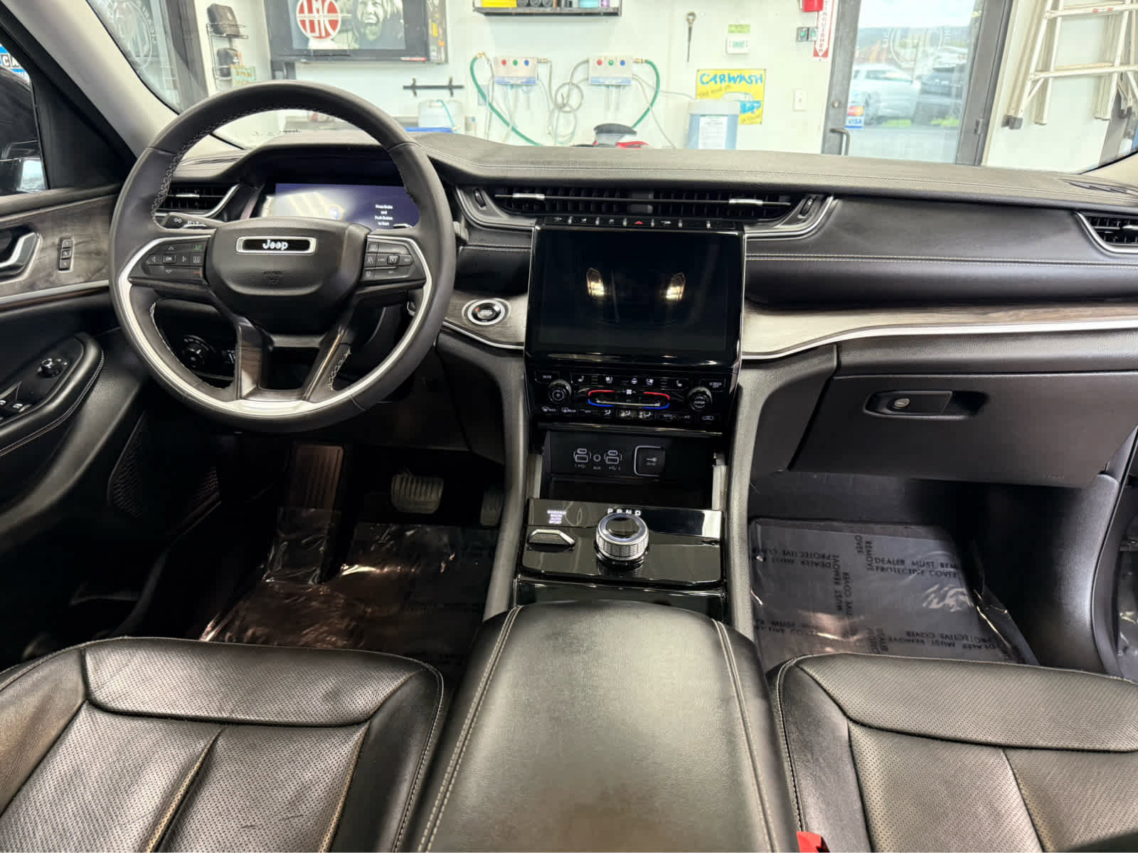 Used 2023 Jeep Grand Cherokee Limited w/ Luxury Tech Group II AWD/4WD image 34