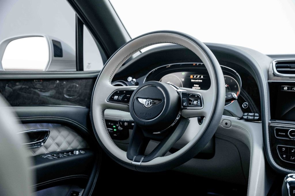 Used 2021 Bentley Bentayga image 35