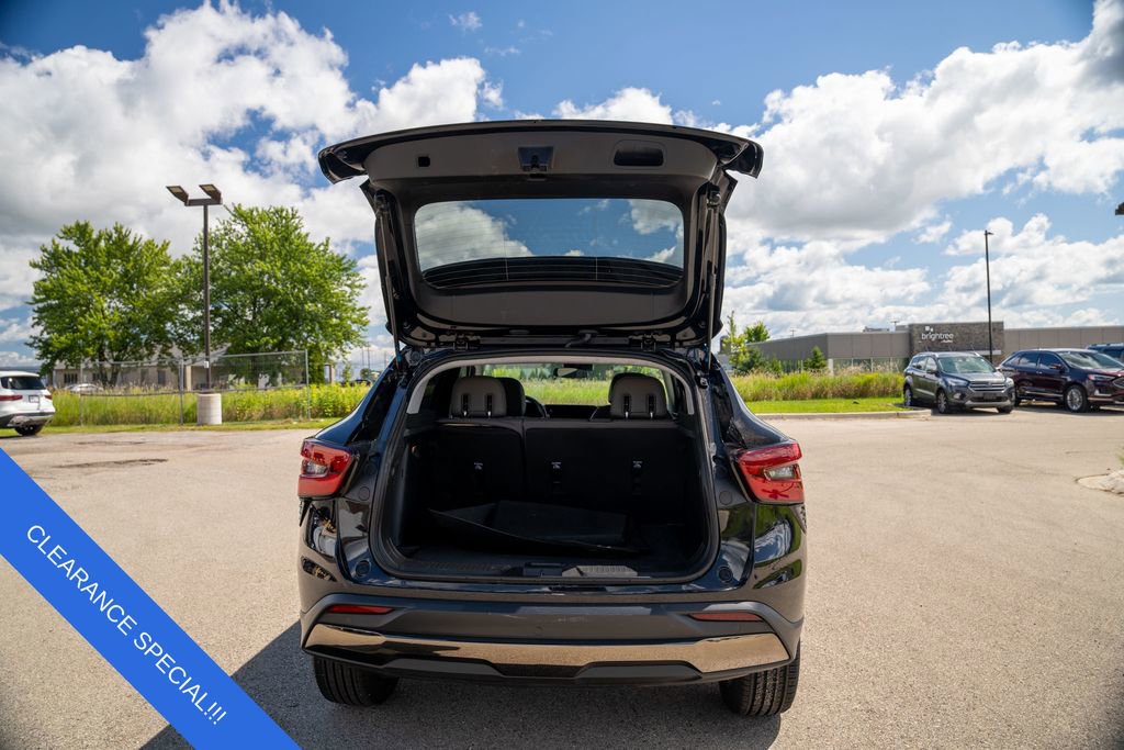 Used 2025 Chevrolet Trax ACTIV w/ Driver Confidence Package image 10