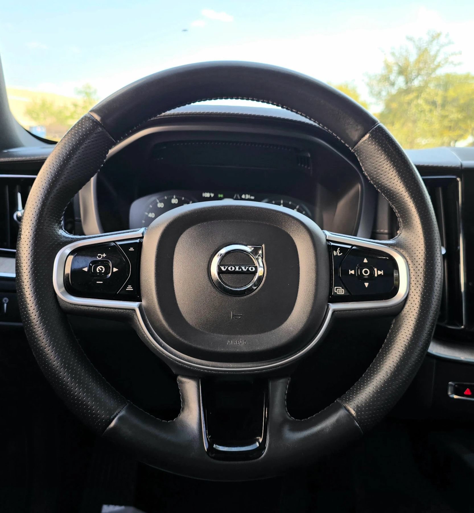 Used 2018 Volvo XC60 T6 Inscription w/ Luxury Seat Package AWD/4WD image 29