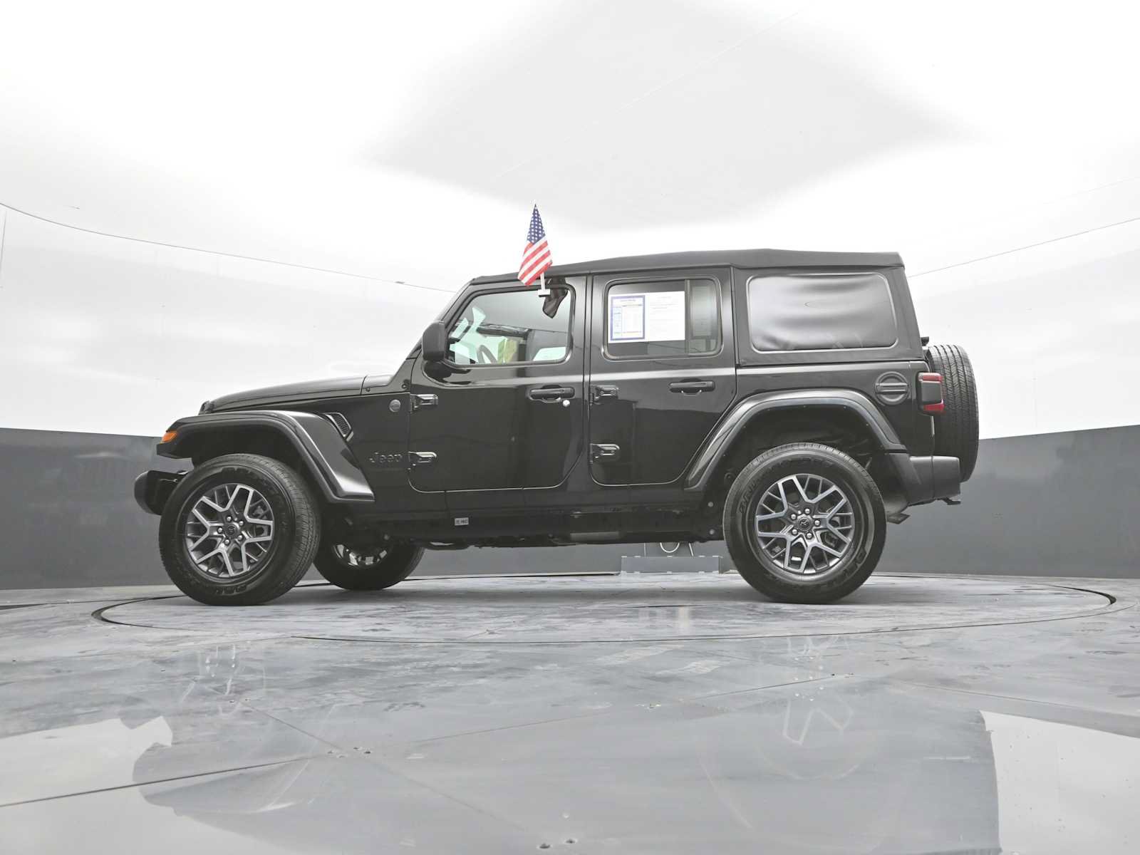 Used 2025 Jeep Wrangler Unlimited Sahara AWD/4WD image 35