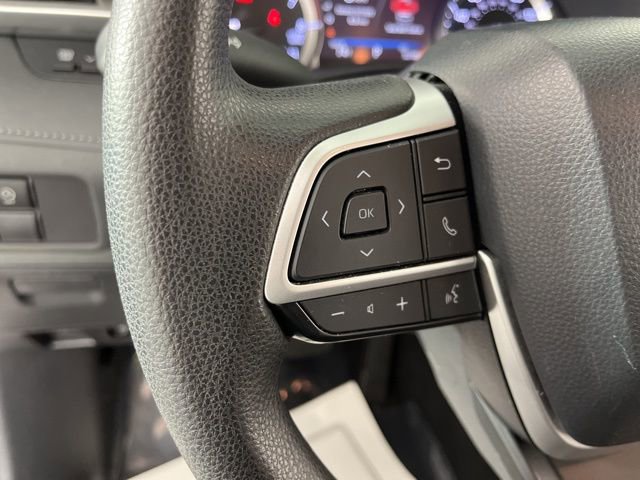 Used 2023 Toyota Highlander L FWD image 23