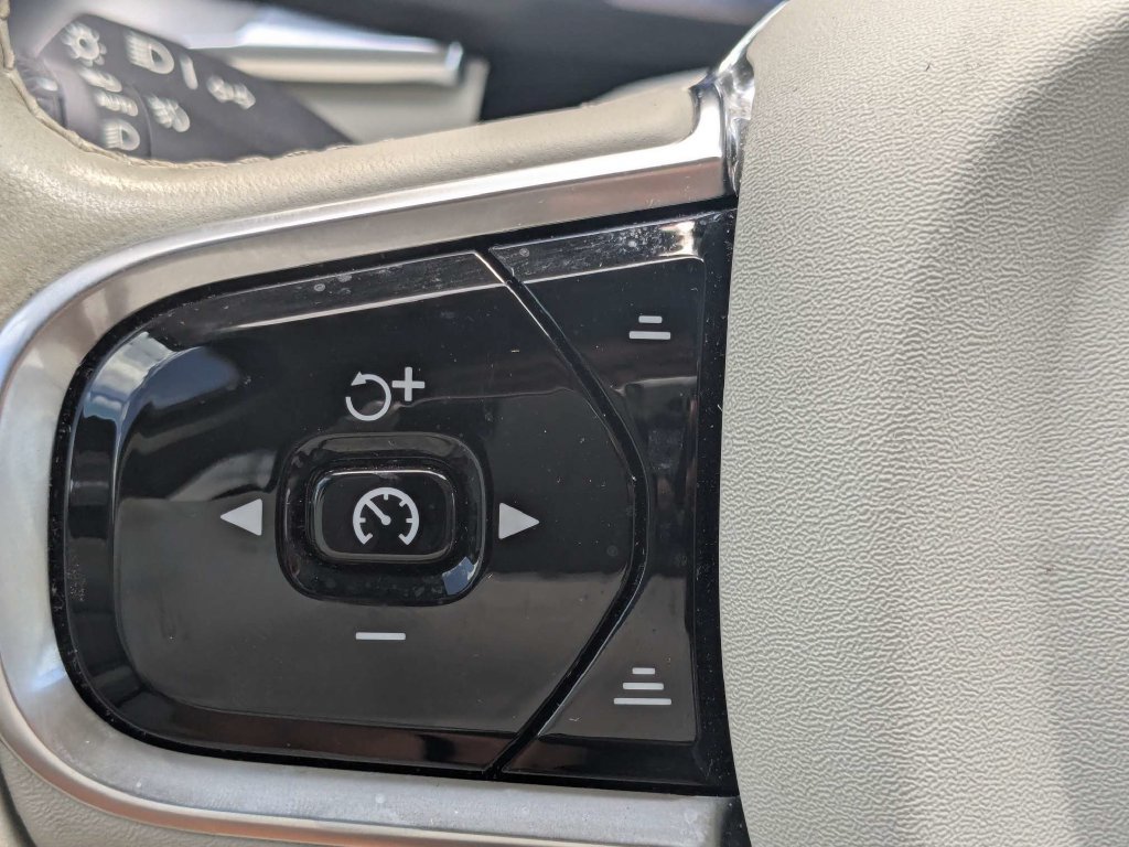 Certified 2024 Volvo XC60 B5 Core AWD/4WD image 30