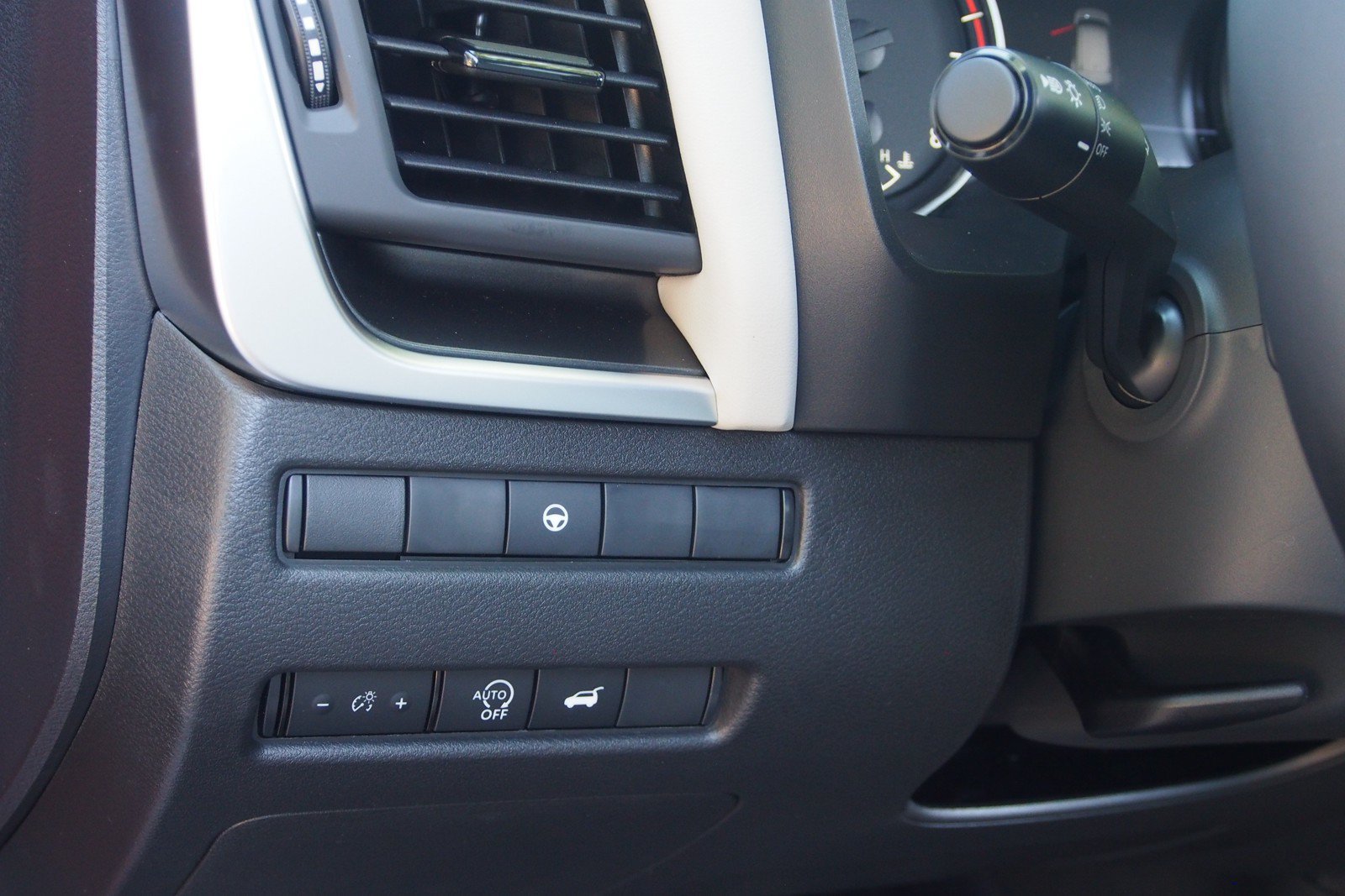 New 2026 Nissan Rogue Dark Armor FWD image 19