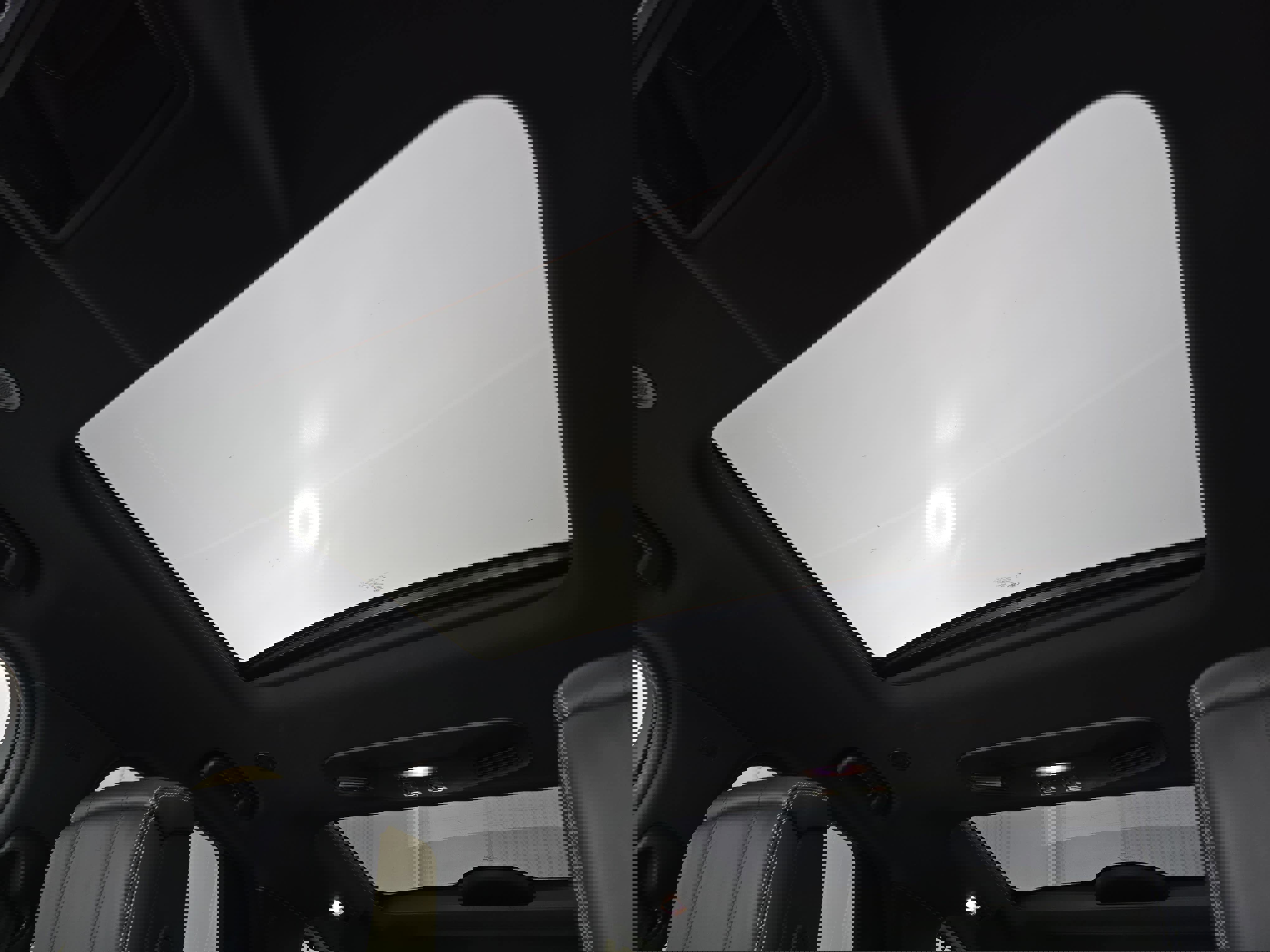 Used 2024 Land Rover Discovery Metropolitan Edition image 31