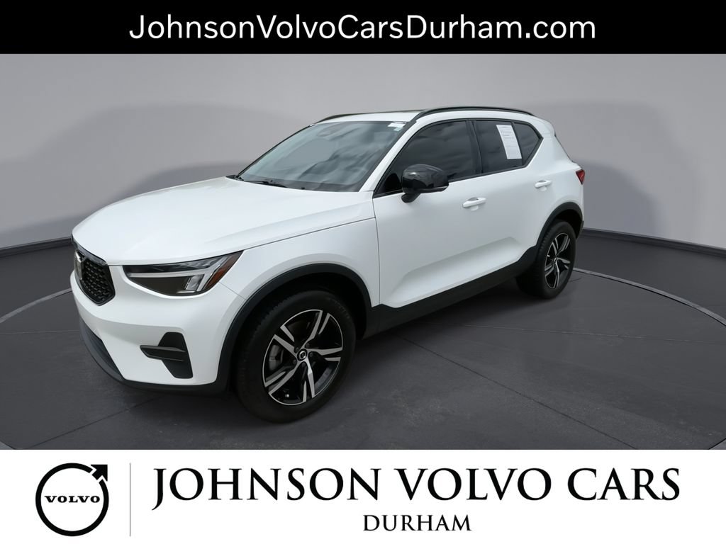 New 2026 Volvo XC40 B4 Core w/ Climate Package FWD image 4