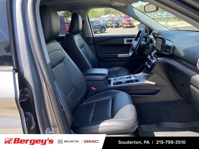 Used 2021 Ford Explorer Limited w/ Equipment Group 301A AWD/4WD image 31