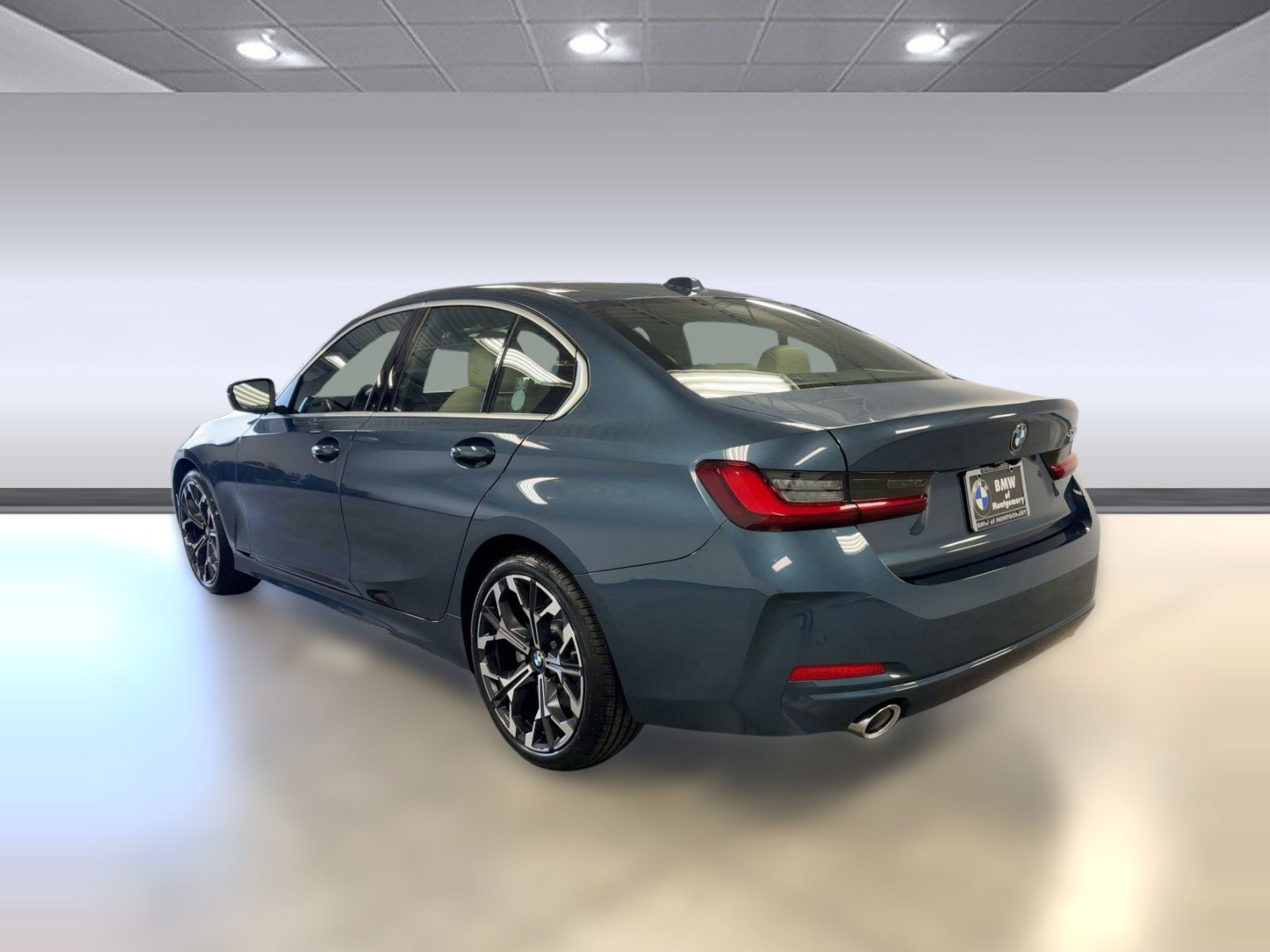 Used 2026 BMW 330i Sedan w/ Convenience Package RWD image 3