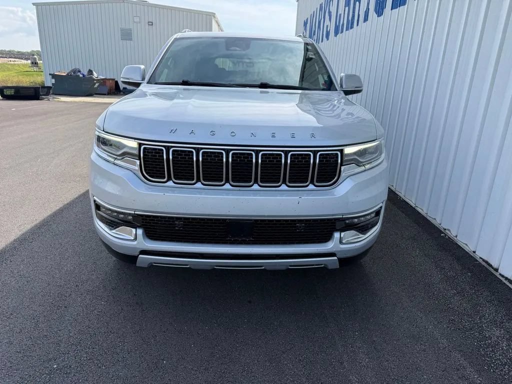 Used 2022 Jeep Wagoneer Series II w/ Premium Group I AWD/4WD image 3