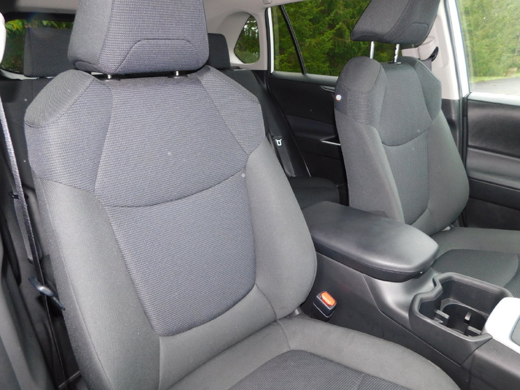 Used 2024 Toyota RAV4 LE AWD/4WD image 18