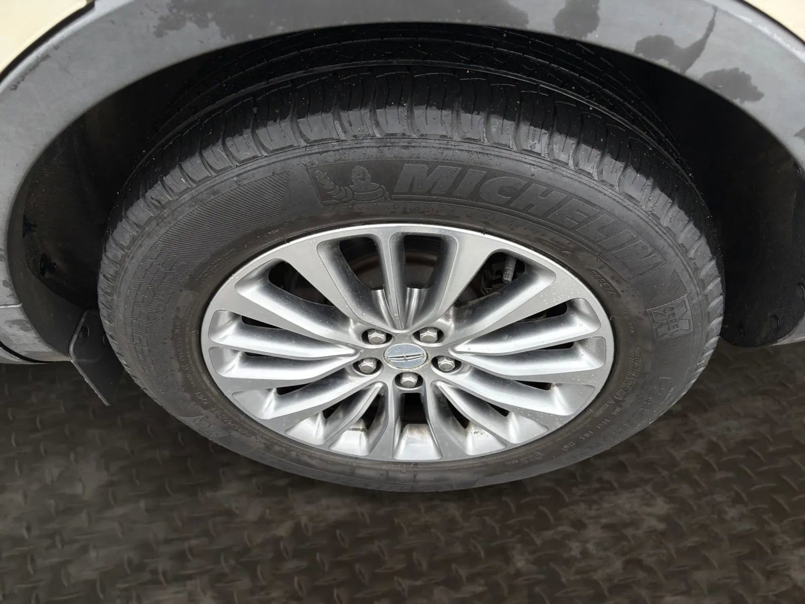 Used 2018 Lincoln MKX Select w/ Select Plus Package image 69