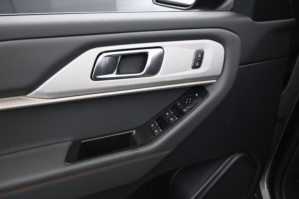 New 2026 Ford Explorer Active RWD image 10
