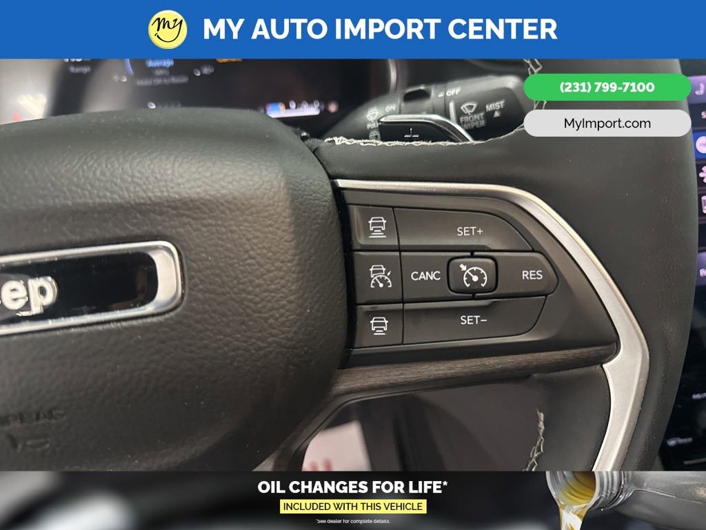 Used 2025 Jeep Grand Cherokee Limited w/ Black Appearance Package image 18