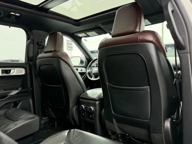 Used 2020 Ford Explorer Platinum w/ Premium Technology Package image 18