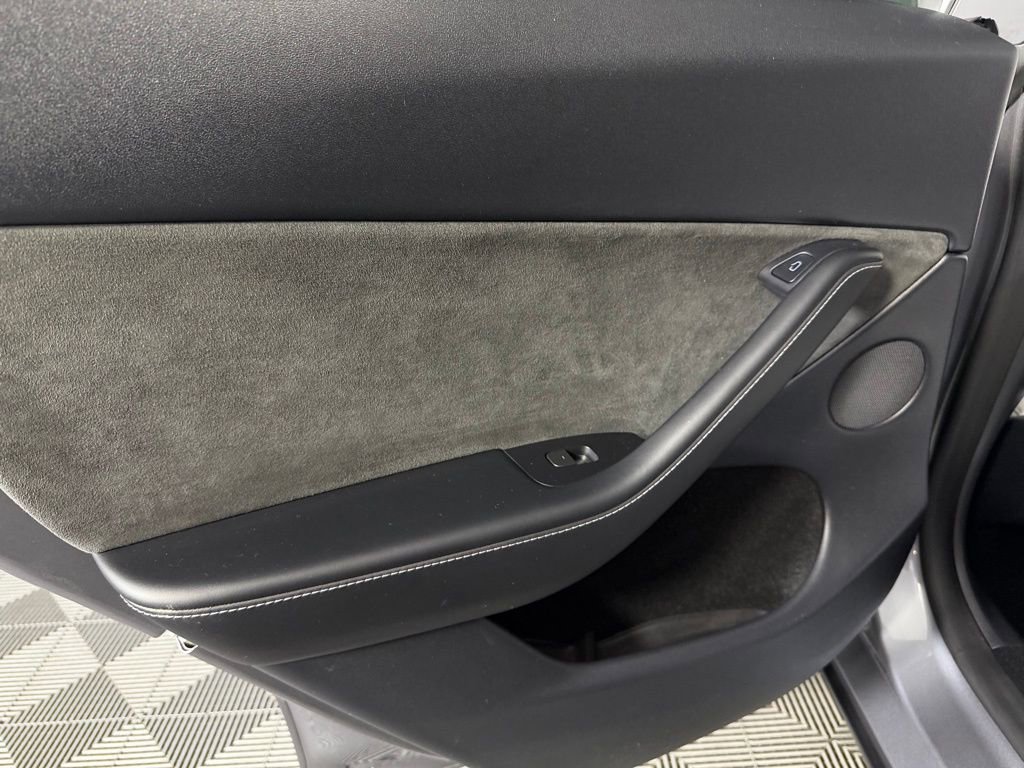 Used 2024 Tesla Model Y Long Range image 27