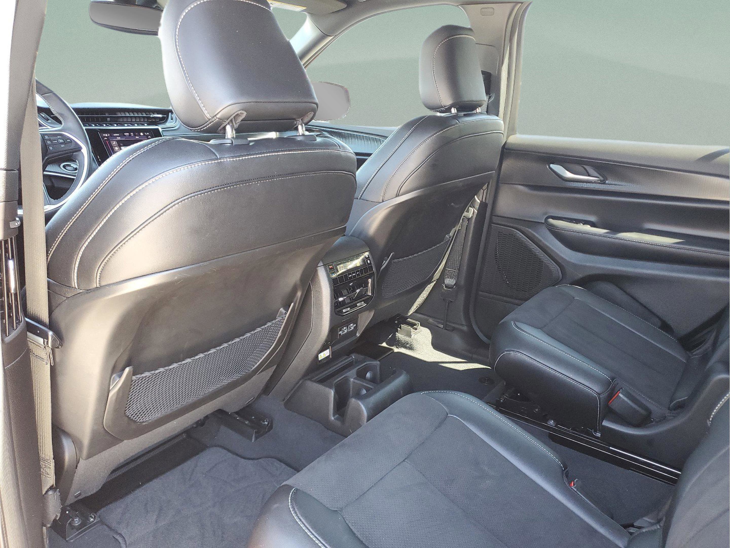 Certified 2023 Jeep Grand Cherokee L Laredo image 8