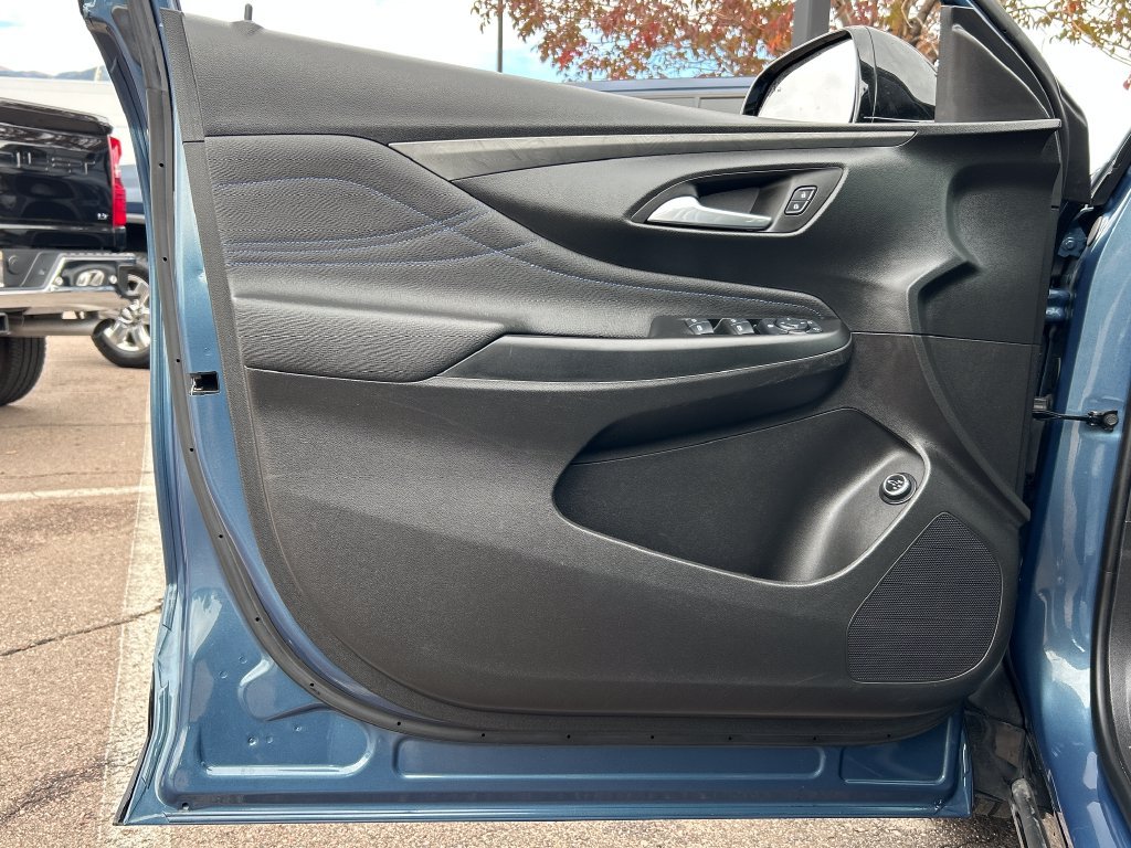 Used 2025 Buick Envista Sport Touring w/ Convenience II Package FWD image 28